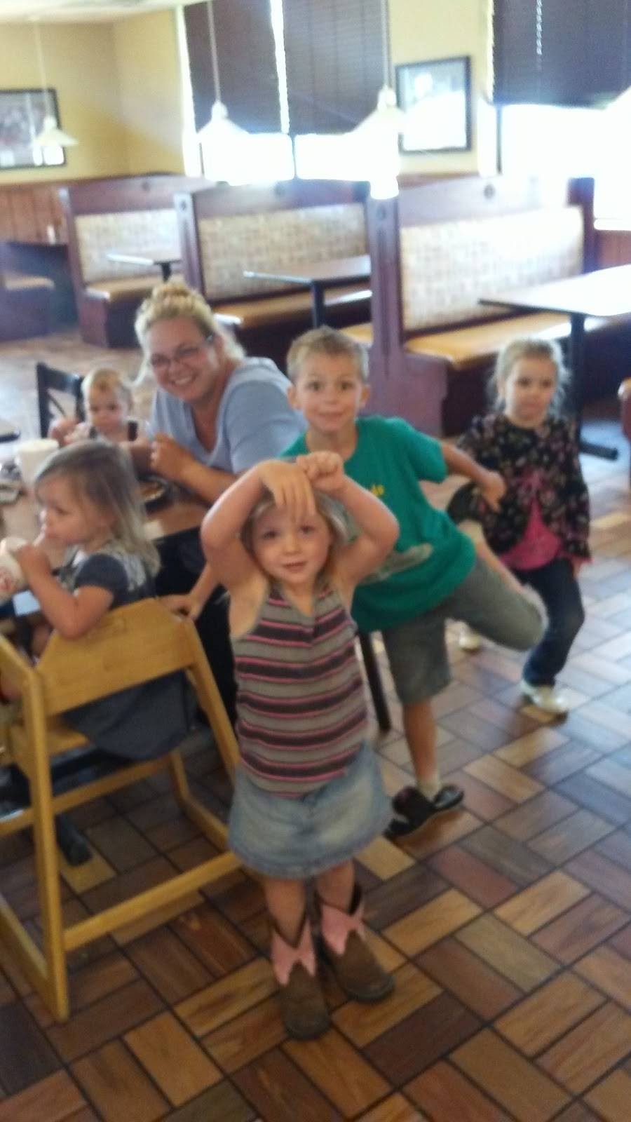 Grandys Resturaunt | restaurant | 1940 IN-57, Oakland City, IN 47660, USA | 8127493983 OR +1 812-749-3983