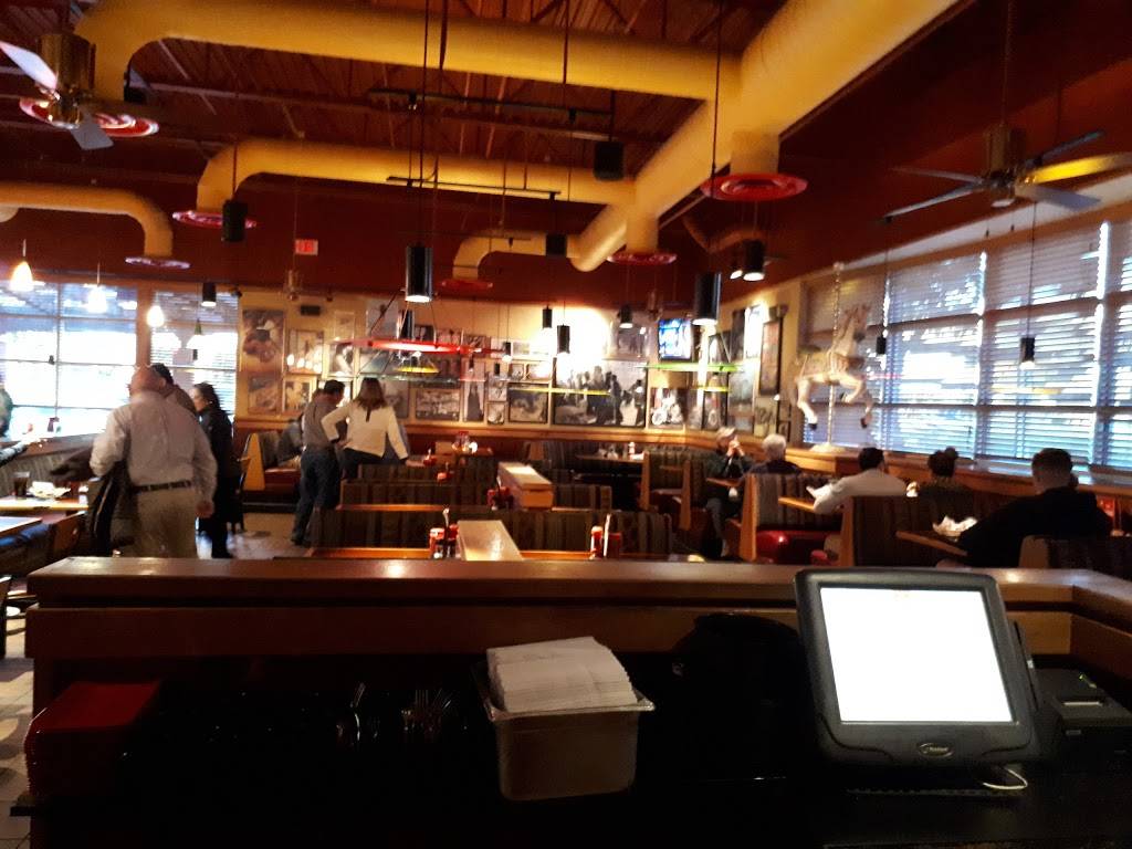 Red Robin Gourmet Burgers and Brews | restaurant | 1750 N Loop 1604 E Ste 102, San Antonio, TX 78232, USA | 2104942500 OR +1 210-494-2500