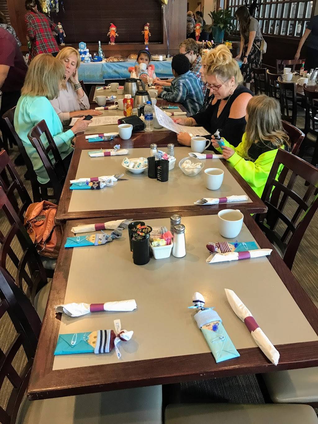 WynBurg Cafe | restaurant | 306 E Rand Rd, Arlington Heights, IL 60004, USA | 8473988900 OR +1 847-398-8900