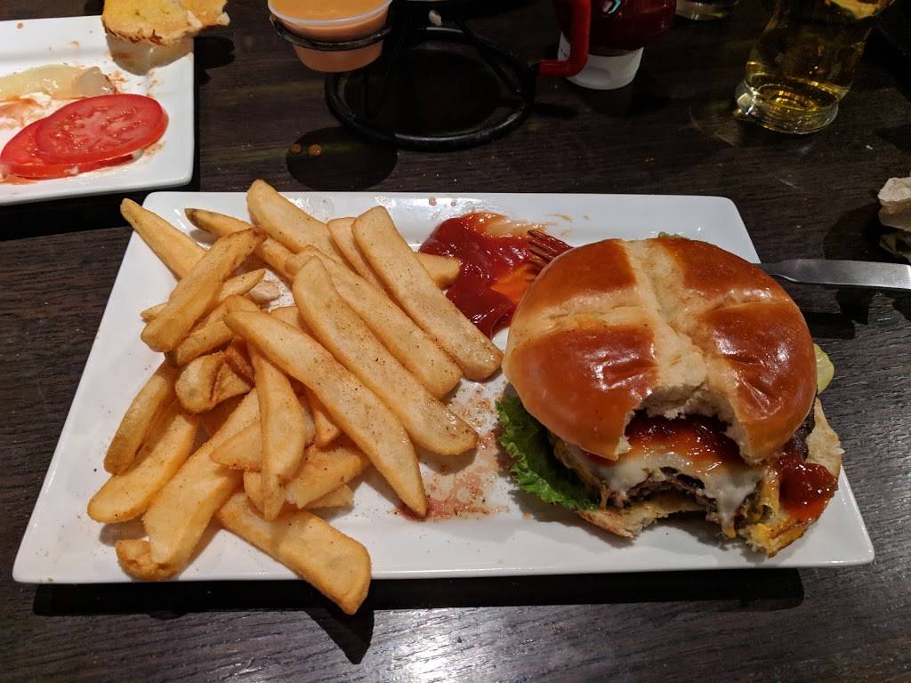 Red Robin Gourmet Burgers and Brews | restaurant | 7050 Carpenter Rd, Skokie, IL 60077, USA | 8476747050 OR +1 847-674-7050