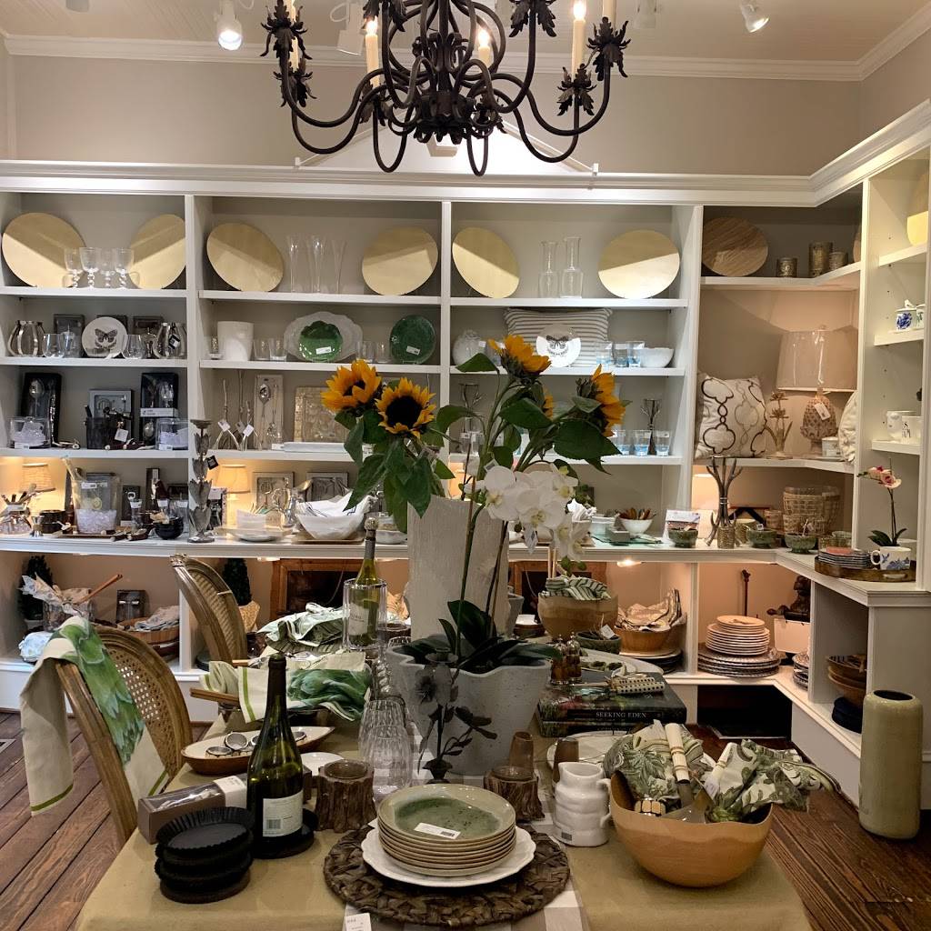 Swan Coach House | restaurant | 3130 Slaton Dr NW, Atlanta, GA 30305, USA | 4042610636 OR +1 404-261-0636