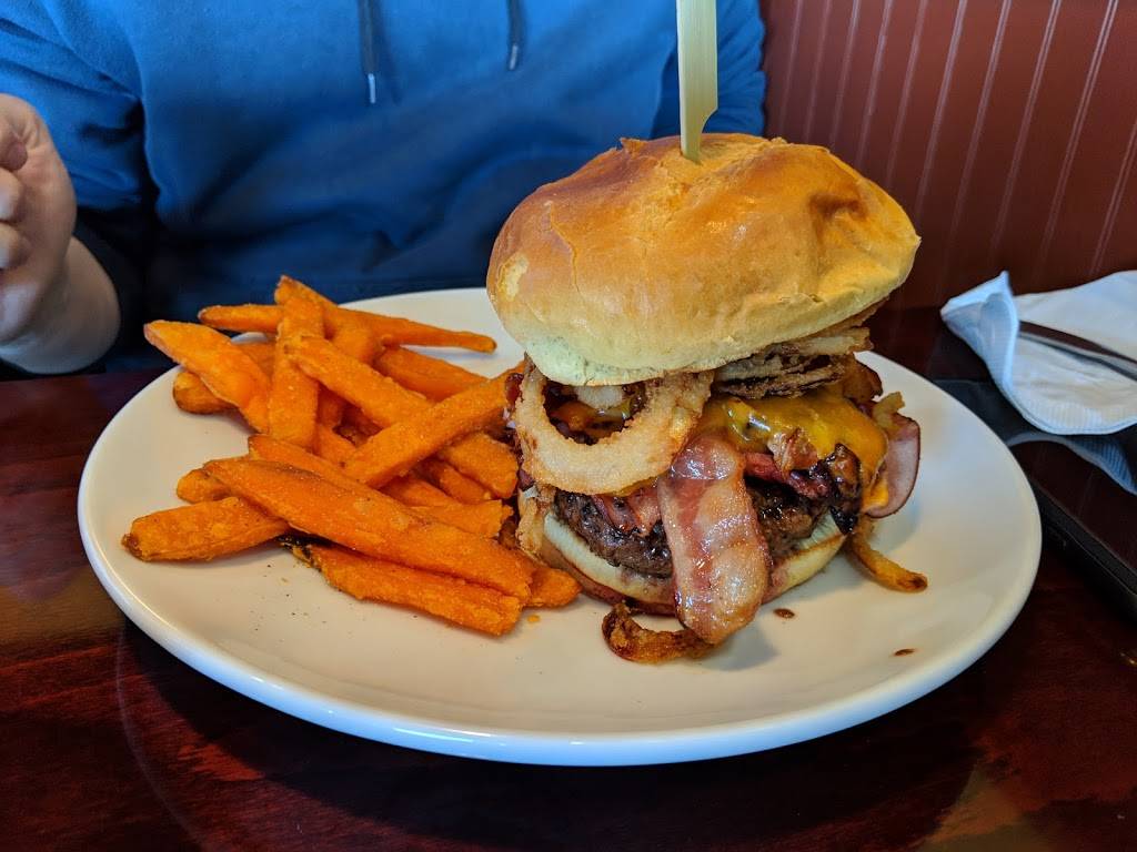 The Draught Room | restaurant | 46 Diamond Run Mall Pl #100, Rutland, VT 05701, USA | 8028558709 OR +1 802-855-8709