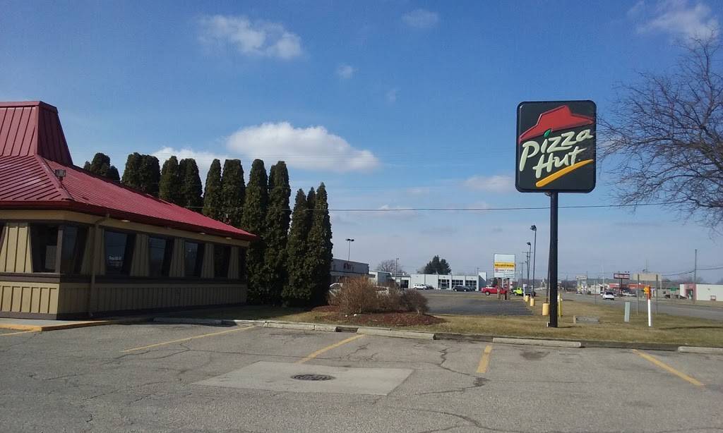 Pizza Hut | meal takeaway | 508 W Carleton Rd, Hillsdale, MI 49242, USA | 5174374000 OR +1 517-437-4000