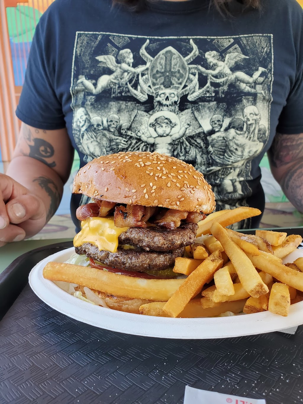 Burger My Way | restaurant | 13600 Mountain House Rd, Hopland, CA 95449, USA | 7077448762 OR +1 707-744-8762