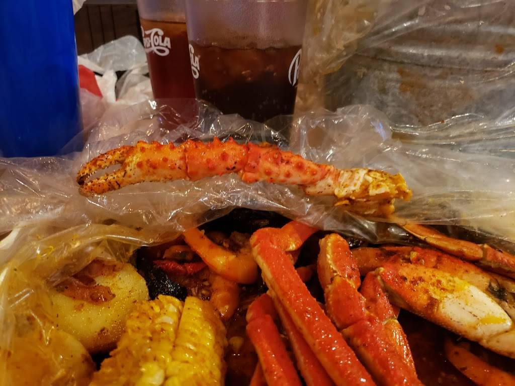 Crustacean Boil N Grill | restaurant | 2077 Walmart Way, Midlothian, VA 23113, USA | 8045945791 OR +1 804-594-5791