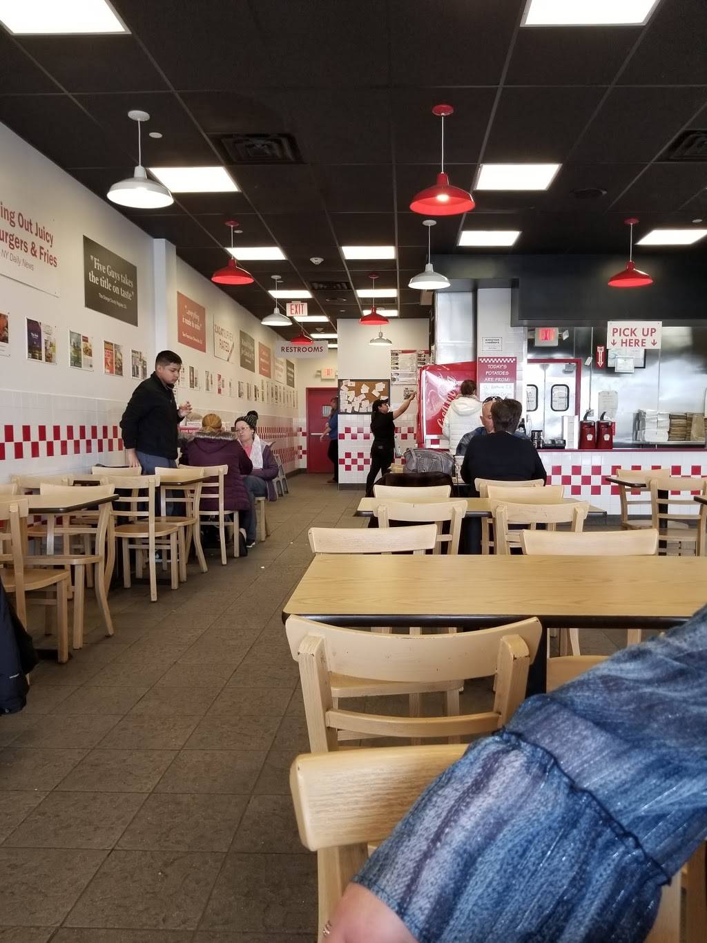 Five Guys | meal takeaway | 223 Old Country Rd, Carle Place, NY 11514, USA | 5164939330 OR +1 516-493-9330