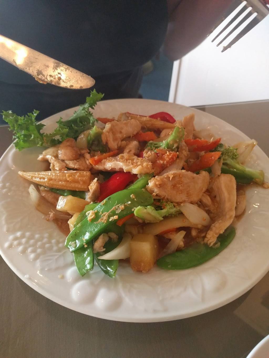 Sara Thai Restaurant | restaurant | 92 New Rochester Rd, Dover, NH 03820, USA | 6037421611 OR +1 603-742-1611