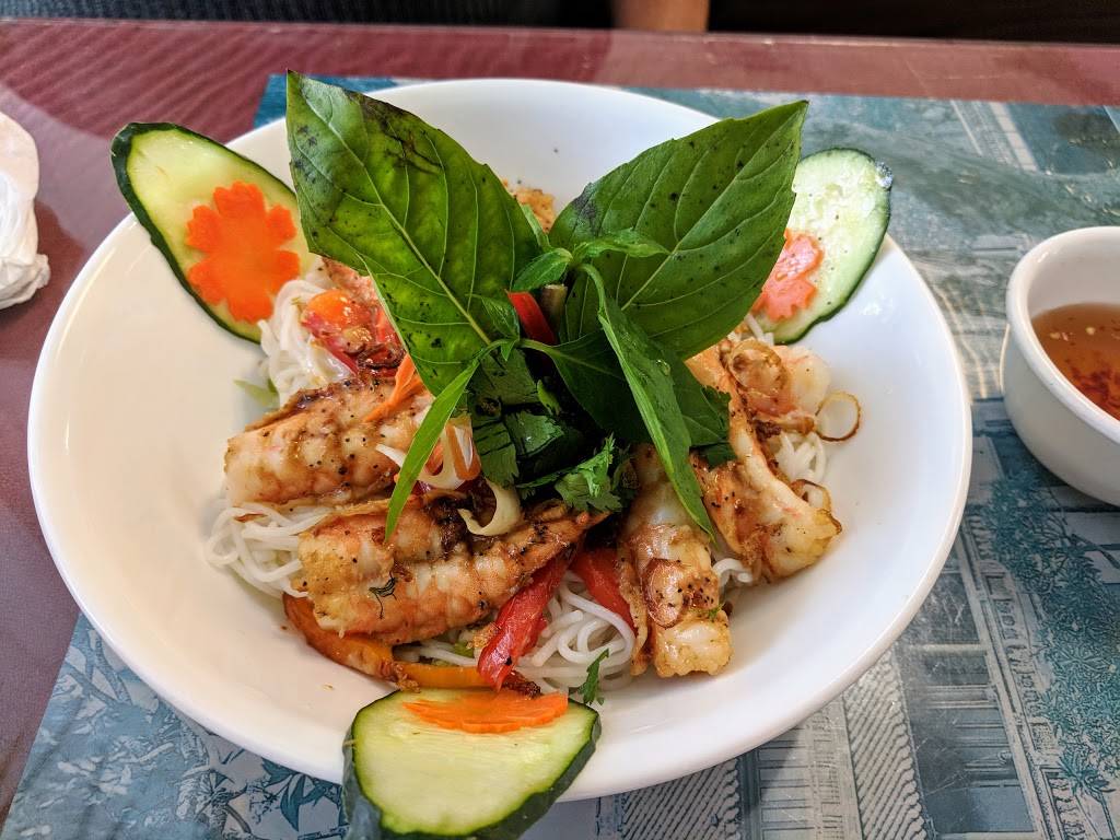 Phở Việtnam | restaurant | 2214 Rogers Ave, Fort Smith, AR 72901, USA | 4797823227 OR +1 479-782-3227