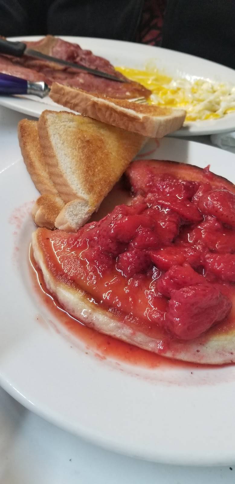 Rockabilly Cafe | restaurant | 103 S Front St, Selmer, TN 38375, USA | 7316456070 OR +1 731-645-6070