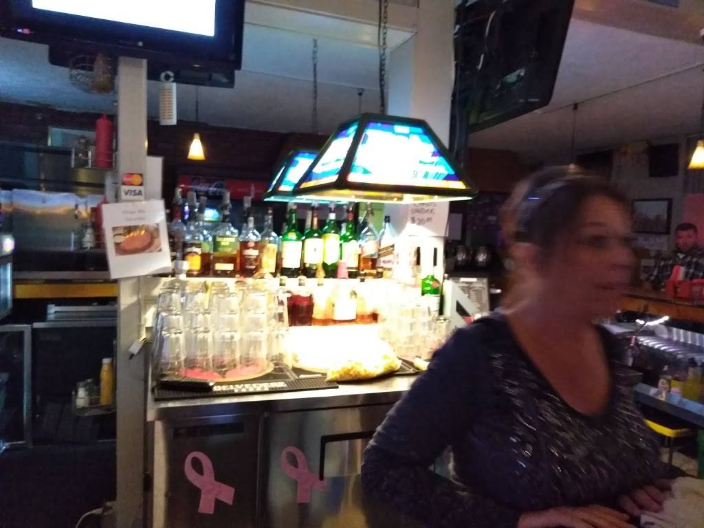 Coupes Bar & Grill | restaurant | 101 S Viking Vie, Lee, IL 60530, USA | 8158248405 OR +1 815-824-8405