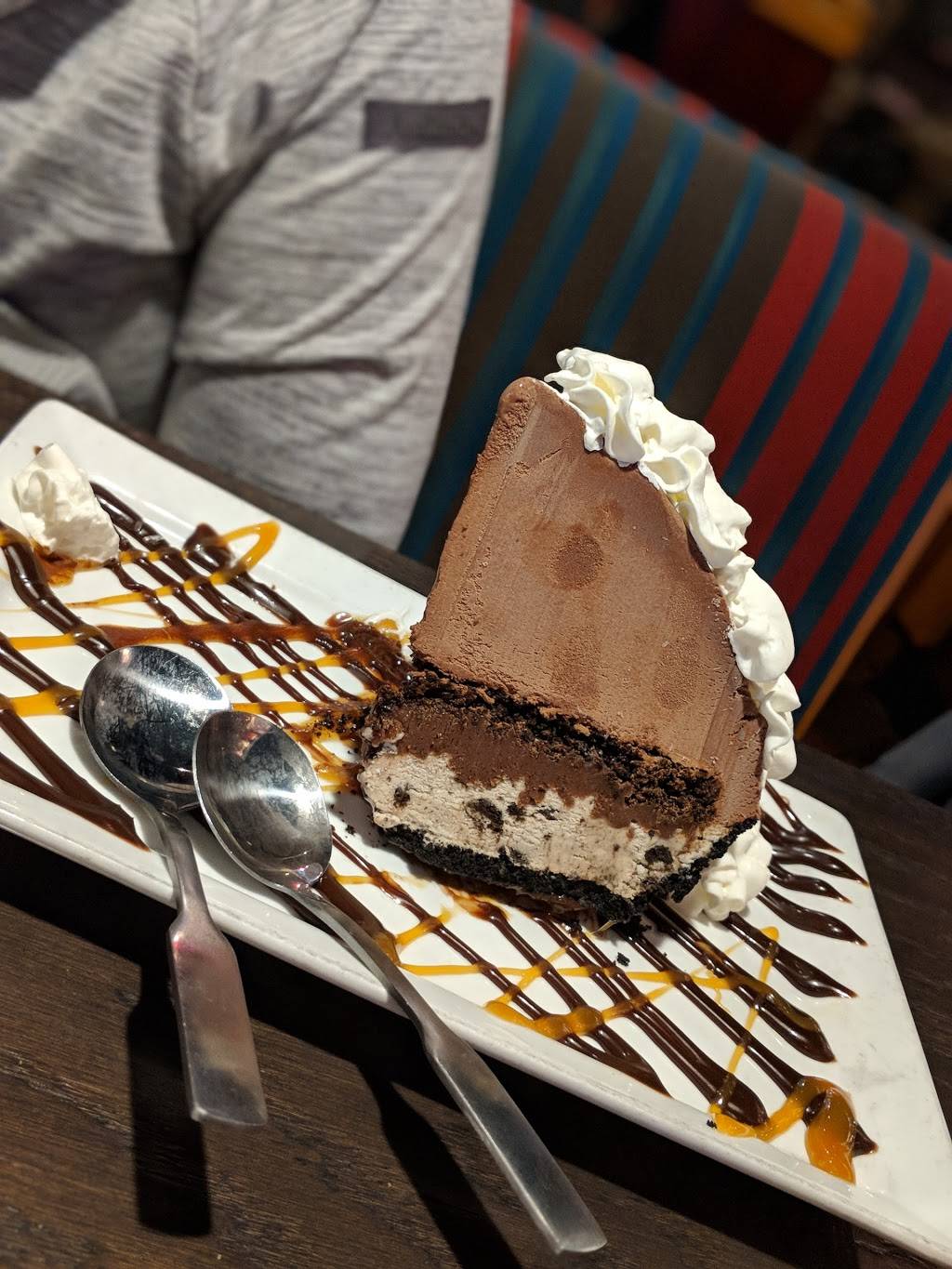 Red Robin Gourmet Burgers and Brews | restaurant | 1050 Ed Noble Pkwy, Norman, OK 73072, USA | 4053210440 OR +1 405-321-0440