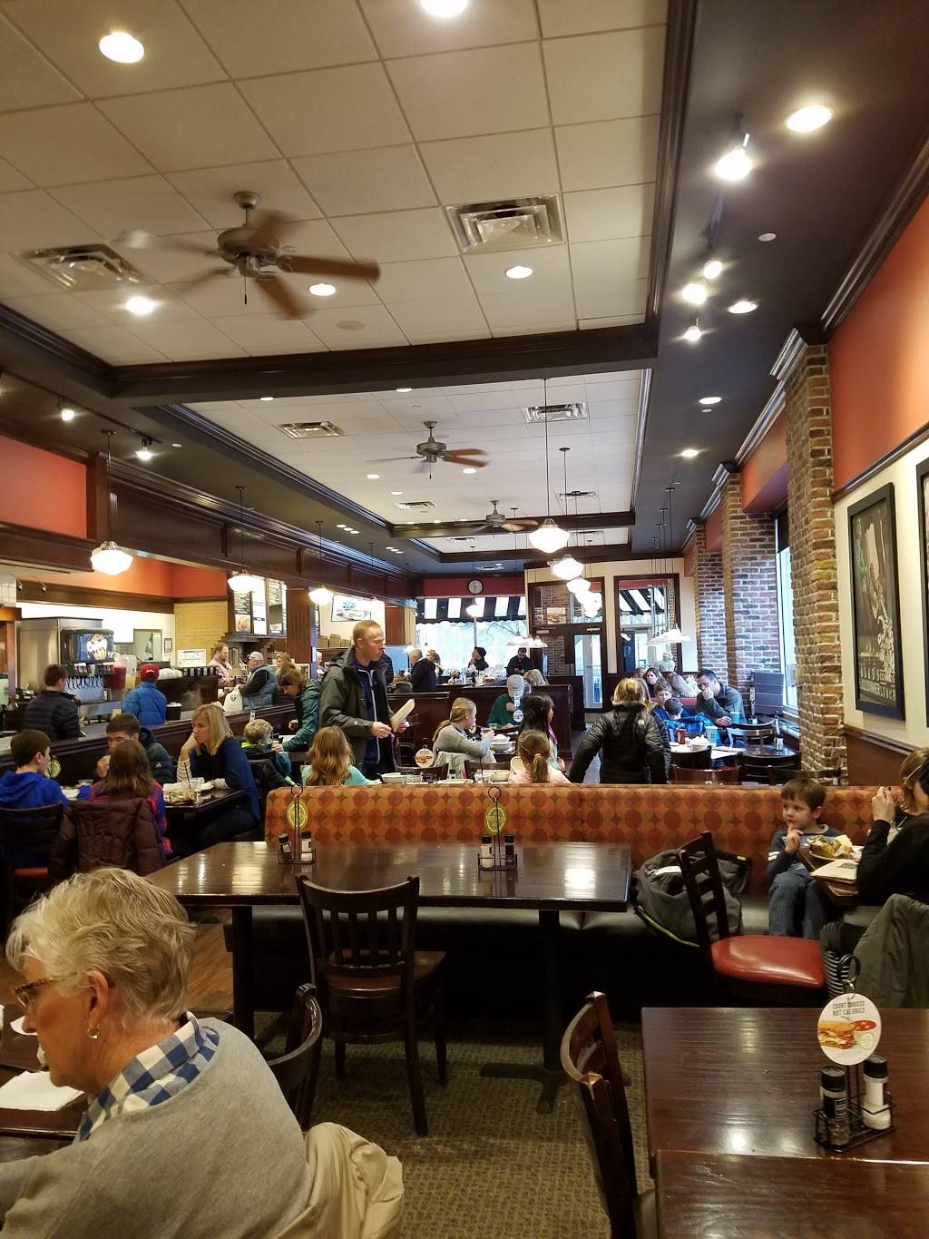 Corner Bakery Cafe | bakery | 42 E Hinsdale Ave, Hinsdale, IL 60521, USA | 6308507587 OR +1 630-850-7587