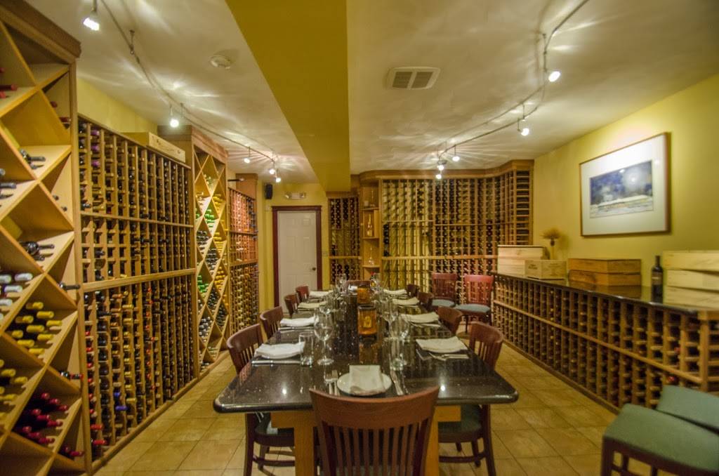 The Station | restaurant | 5 Main St, New Paltz, NY 12561, USA | 8452569447 OR +1 845-256-9447