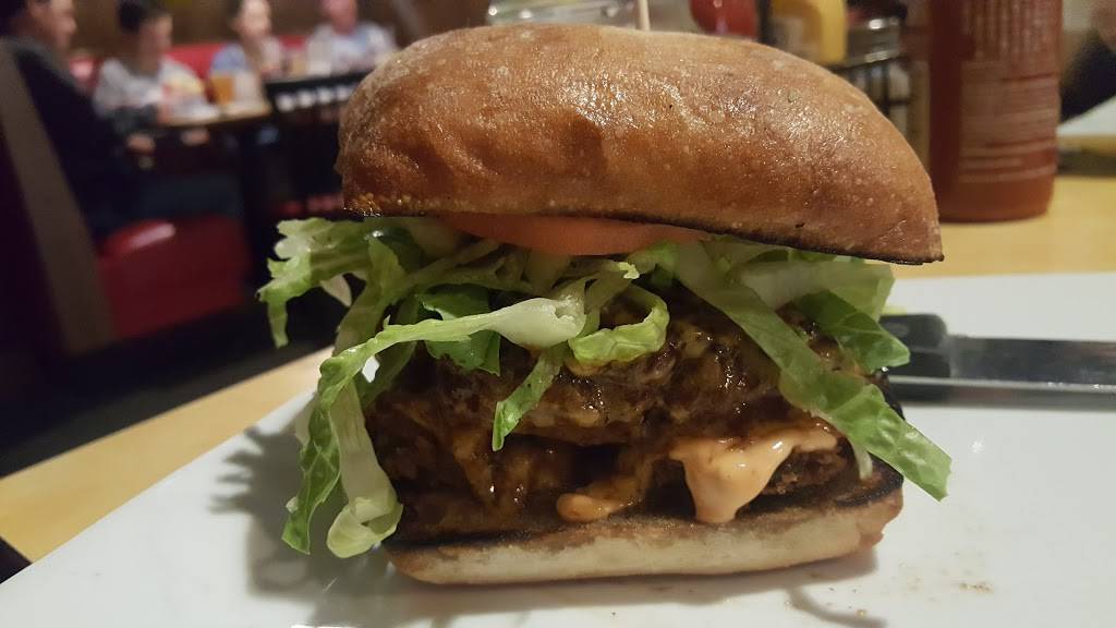 Coreys Catsup & Mustard | restaurant | 623 Main St, Manchester, CT 06040, USA | 8604327755 OR +1 860-432-7755