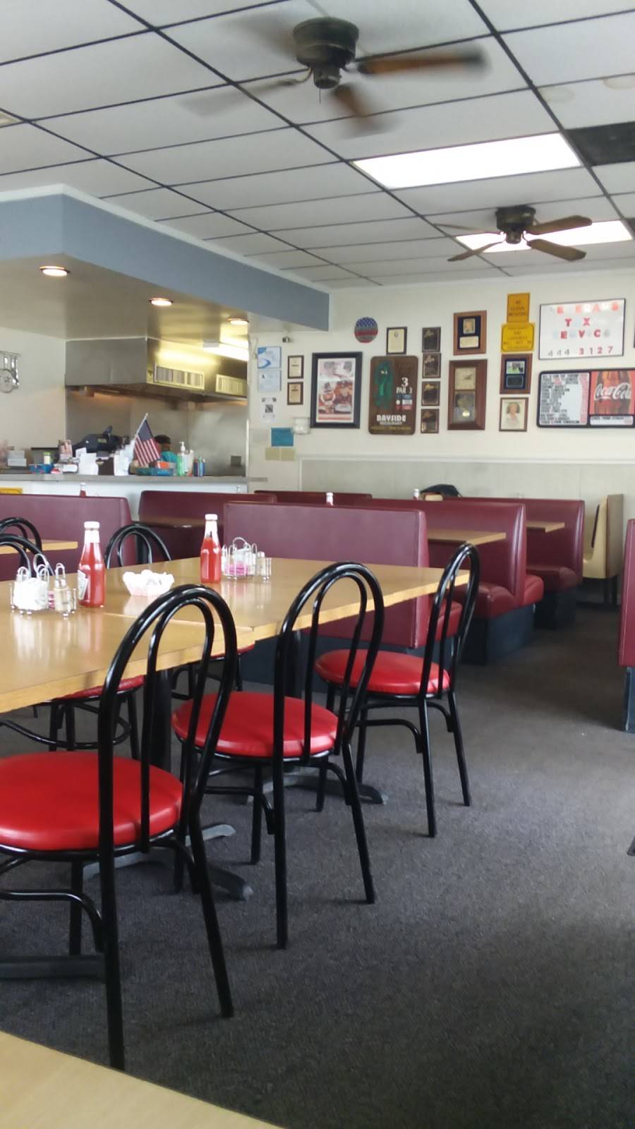 Bayside Restaurant | restaurant | 700 E Main St, Havelock, NC 28532, USA | 2524472111 OR +1 252-447-2111