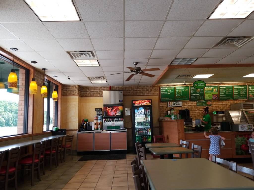 Subway | restaurant | 41 Edwards Dr, Bells, TN 38006, USA | 7316632313 OR +1 731-663-2313