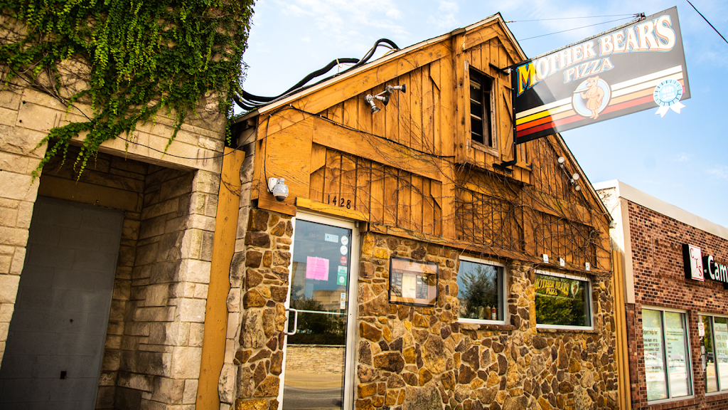 Mother Bears Pizza Campus | restaurant | 1428 E 3rd St, Bloomington, IN 47401, USA | 8123324495 OR +1 812-332-4495