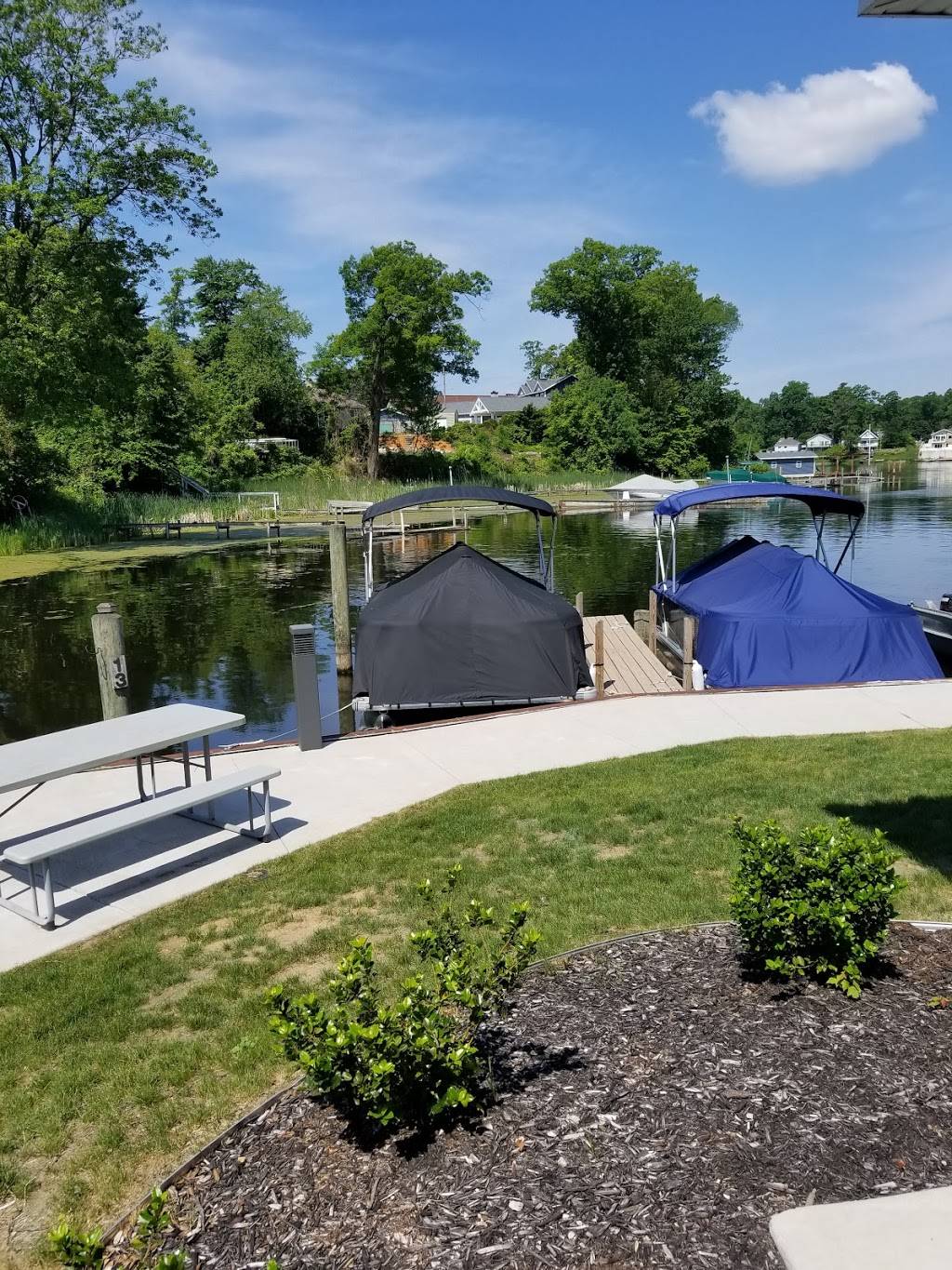 Waypoint Dock & Spirits | restaurant | 187 S 3rd Ave, Fruitport, MI 49415, USA | 2316810413 OR +1 231-681-0413