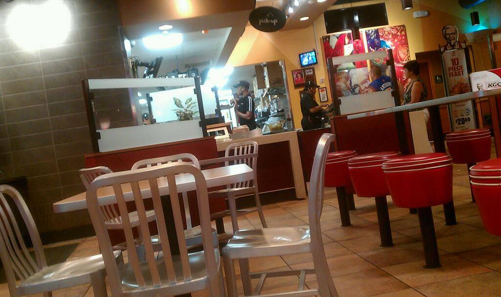 KFC | restaurant | 3300 Daniels Rd, Winter Garden, FL 34787, USA | 4076549298 OR +1 407-654-9298