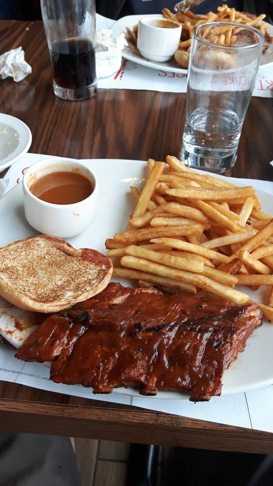 Rôtisserie St-Hubert | restaurant | 2000 Rue de lInterlude, Québec, QC G3K 0R6, Canada | 4186941234 OR +1 418-694-1234