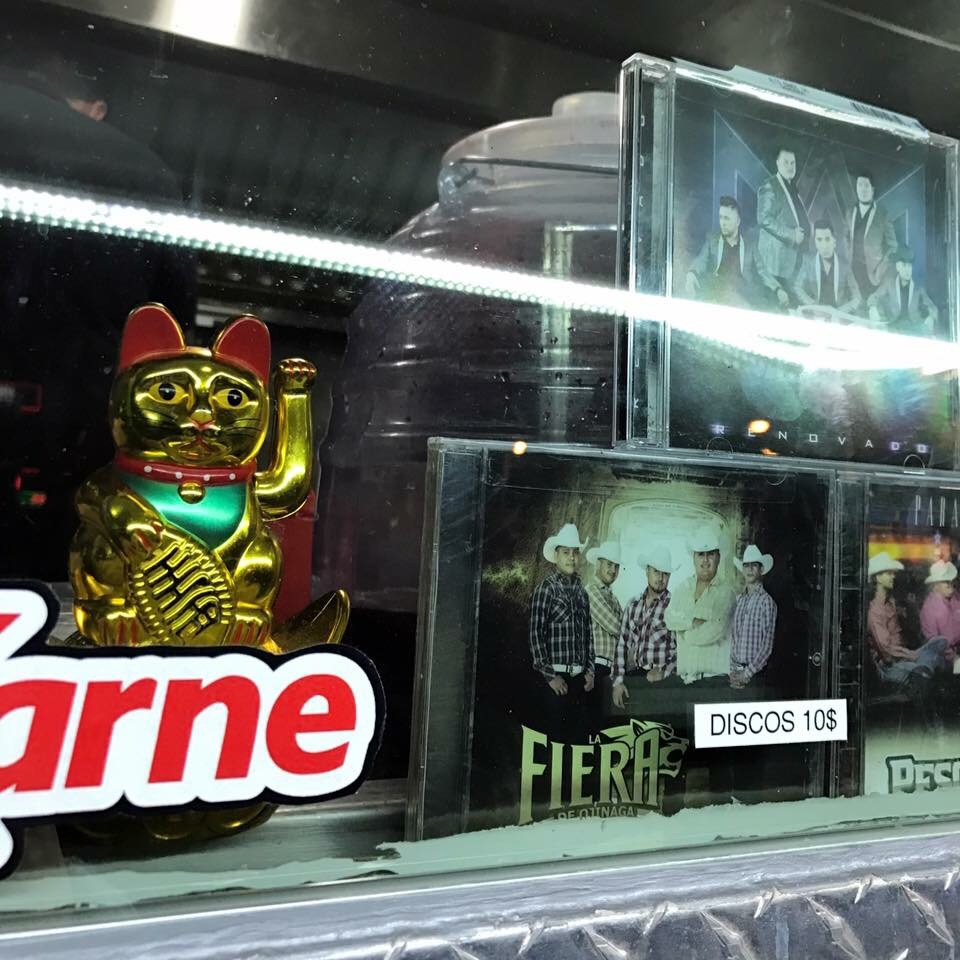 Lalonchera | restaurant | 1218 SW Military Dr, San Antonio, TX 78221, USA | 2105606482 OR +1 210-560-6482