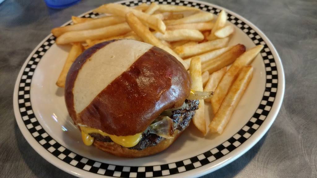 Iron Thunder Saloon | restaurant | 2022 13th Ave Dr SE, Hickory, NC 28602, USA | 8283224523 OR +1 828-322-4523