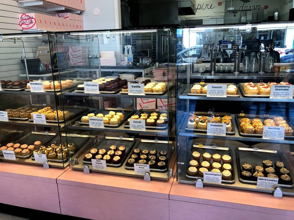 Carytown Cupcakes | meal takeaway | 3111 W Cary St, Richmond, VA 23221, USA | 8043552253 OR +1 804-355-2253