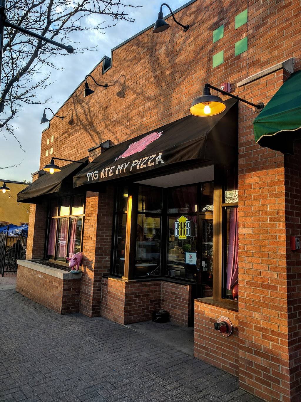 Pig Ate My Pizza Kitchen + Brewery | restaurant | 4124 W Broadway Ave, Robbinsdale, MN 55422, USA | 7635377267 OR +1 763-537-7267