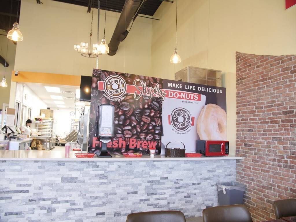 Shipley Do-Nuts | bakery | 1700 W Parmer Ln Suite 700, Austin, TX 78727, USA | 5125848125 OR +1 512-584-8125