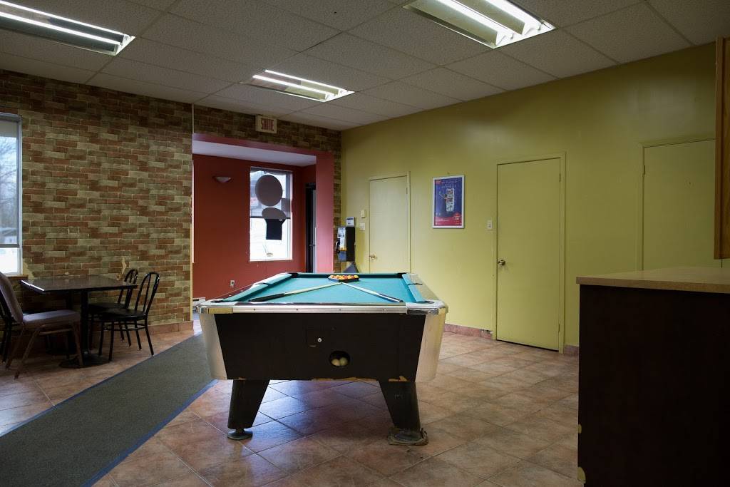 Salle De Quilles Les Saules | meal takeaway | 3110 Boulevard Masson, Québec, QC G1P 1J8, Canada | 4188713650 OR +1 418-871-3650