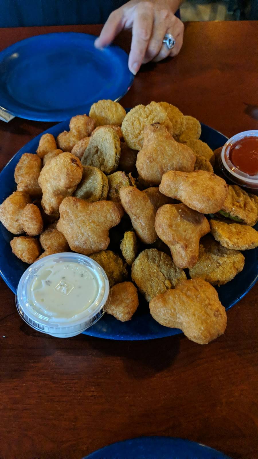 Crazy Beaver Grub & Pub | restaurant | 510 S Oak St, Chebanse, IL 60922, USA | 8156973239 OR +1 815-697-3239