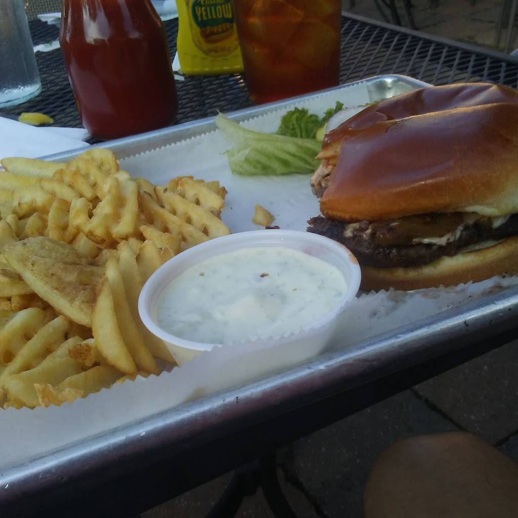 Henry Ts | restaurant | 1521 SW 21st St, Topeka, KS 66604, USA | 7852339333 OR +1 785-233-9333