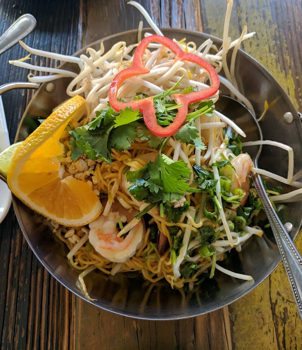 ThaiTanic Streetfood | restaurant | 1001 Bridgeway Ste B1, Sausalito, CA 94965, USA | 4153318007 OR +1 415-331-8007