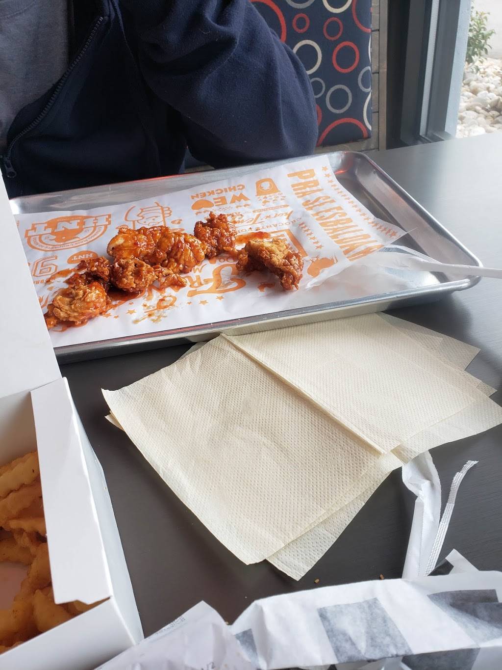 HNT Chicken | restaurant | 477 Franklin Mills Cir, Philadelphia, PA 19154, USA | 2156374800 OR +1 215-637-4800