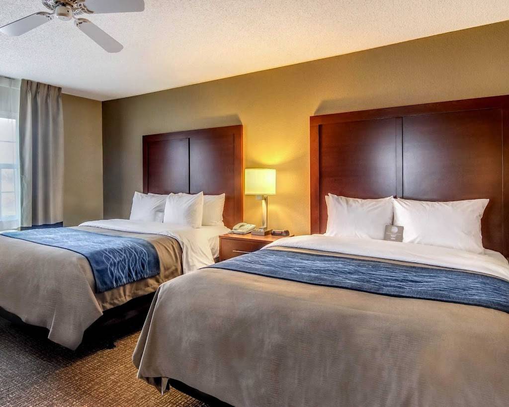 Comfort Inn & Suites | restaurant | 1415 Port Washington Rd, Grafton, WI 53024, USA | 2623871180 OR +1 262-387-1180