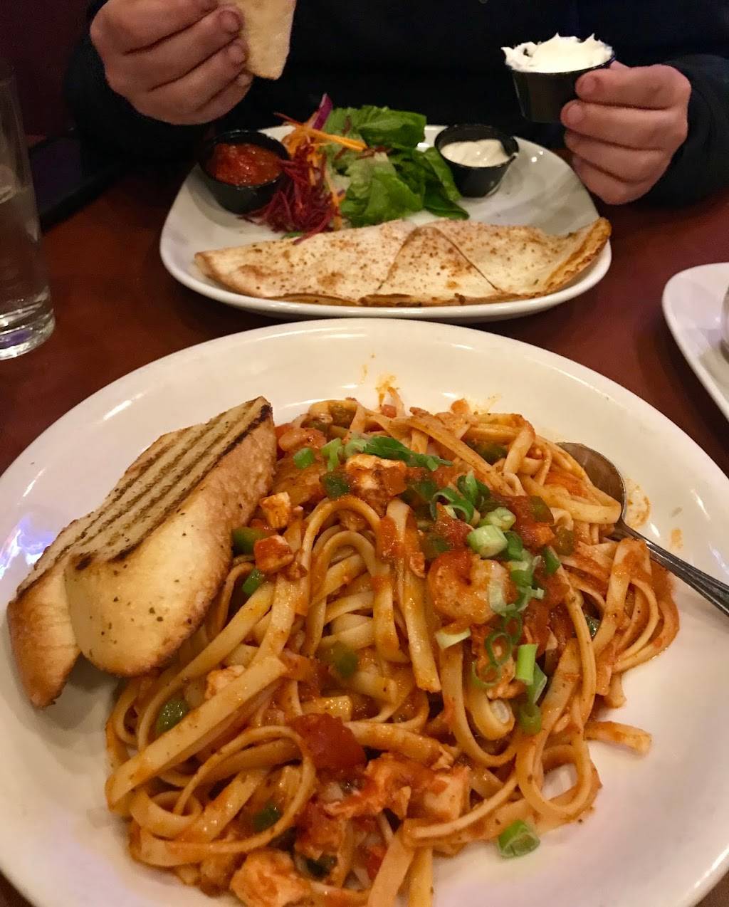 Boston Pizza | restaurant | 16A Leslie St Unit 1, Toronto, ON M4M 3C1, Canada | 4167784700 OR +1 416-778-4700