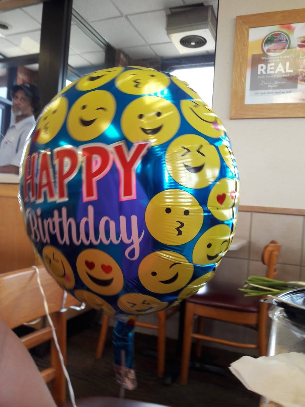 Wendys | restaurant | 27400 Chagrin Blvd, Cleveland, OH 44122, USA | 2163427145 OR +1 216-342-7145