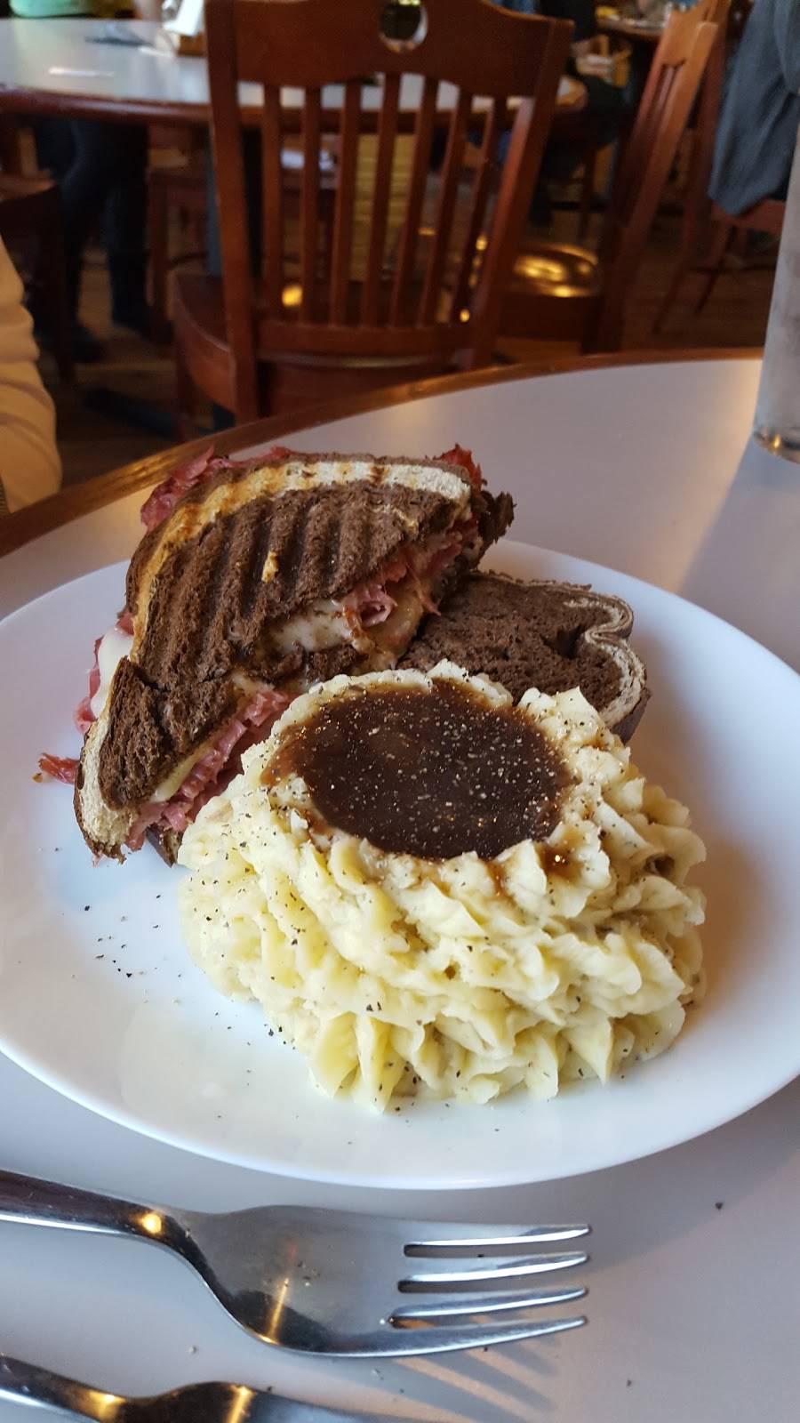 Rail Line Brewing | restaurant | 301 N Main St, Simpsonville, SC 29681, USA | 8649627175 OR +1 864-962-7175