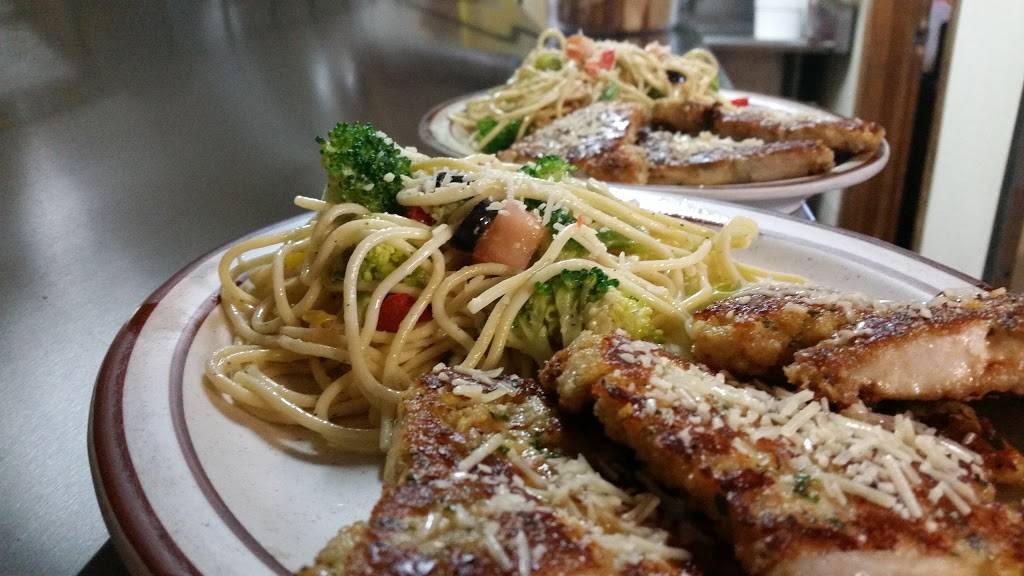 Don & GGs Food and Spirits | restaurant | 1300 E Cloverland Dr, Ironwood, MI 49938, USA | 9069322312 OR +1 906-932-2312