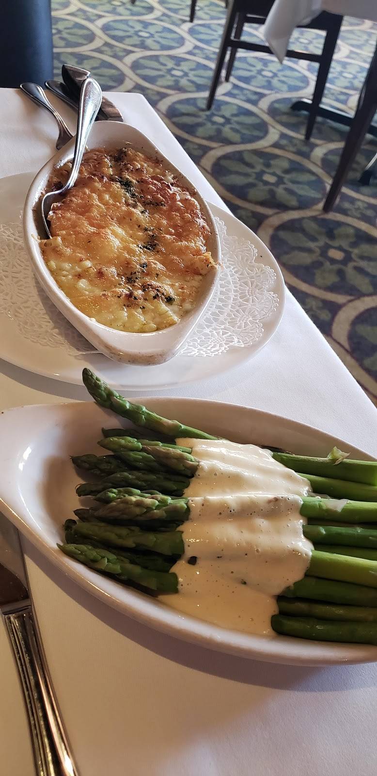 Bookbinders Seafood & Steakhouse | restaurant | 2306 E Cary St, Richmond, VA 23223, USA | 8046436900 OR +1 804-643-6900