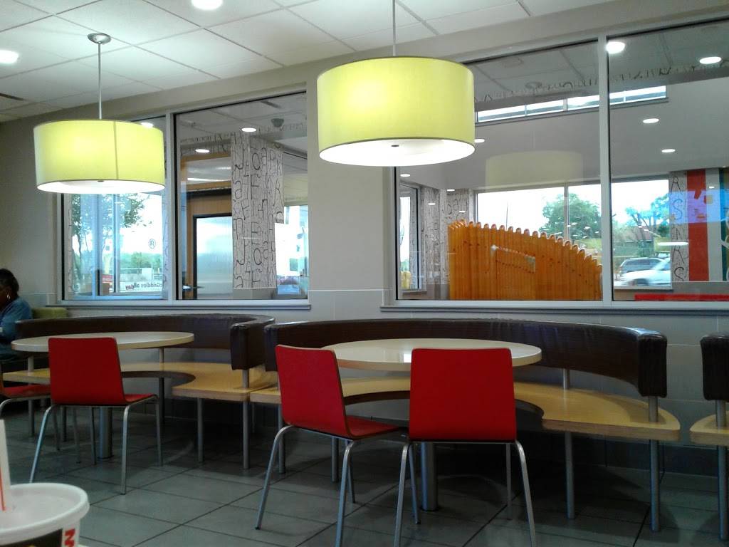 McDonalds | cafe | 1819 S New Braunfels Ave, San Antonio, TX 78210, USA | 2105349200 OR +1 210-534-9200