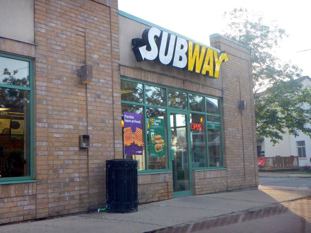 Subway | meal takeaway | 160 Beechwood Ave, Vanier, ON K1L 1A9, Canada | 6137412520 OR +1 613-741-2520