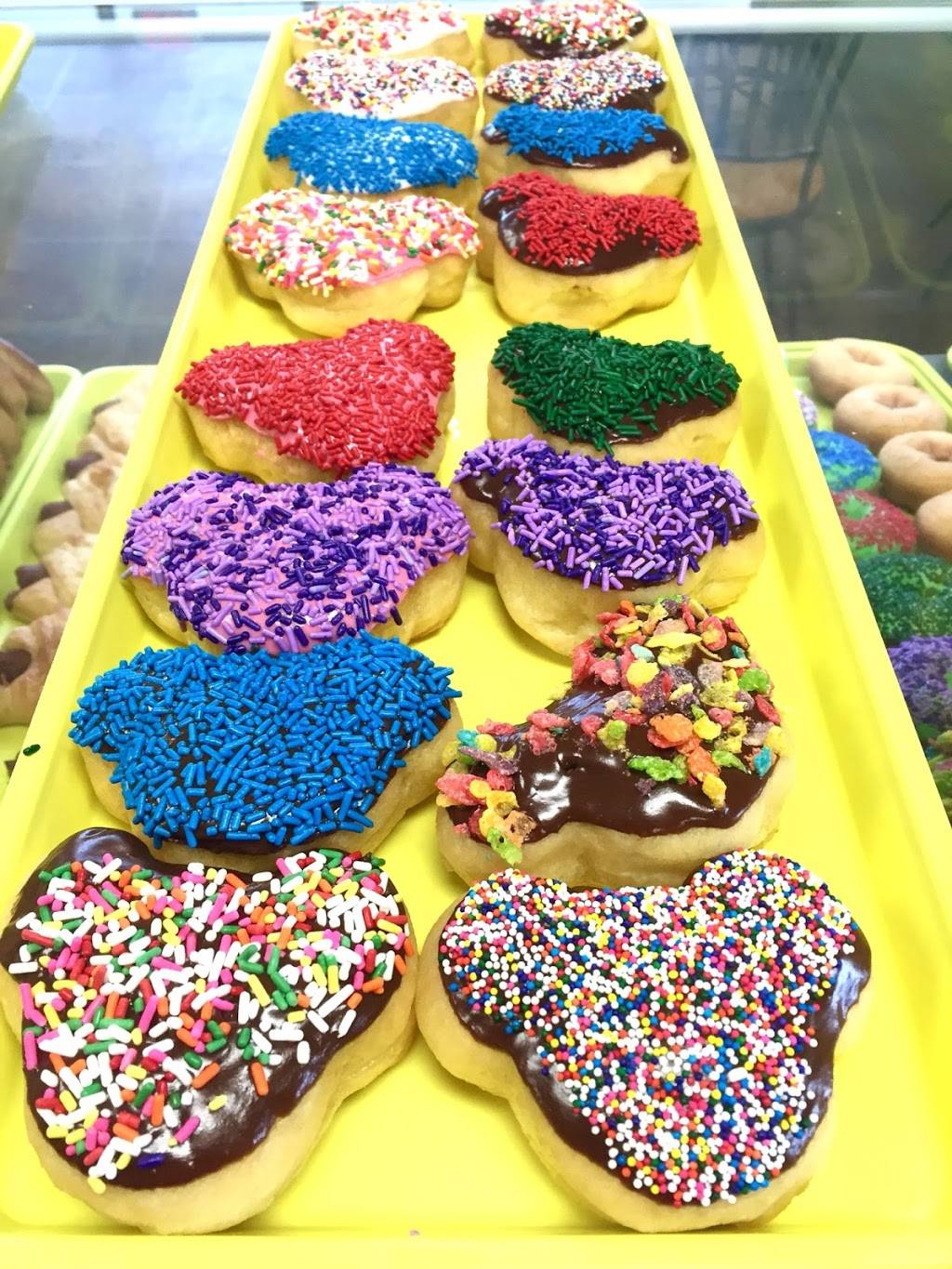 Mustang Donuts | restaurant | 1337 East hwy 152 #117, Mustang, OK 73064, USA | 4052610922 OR +1 405-261-0922