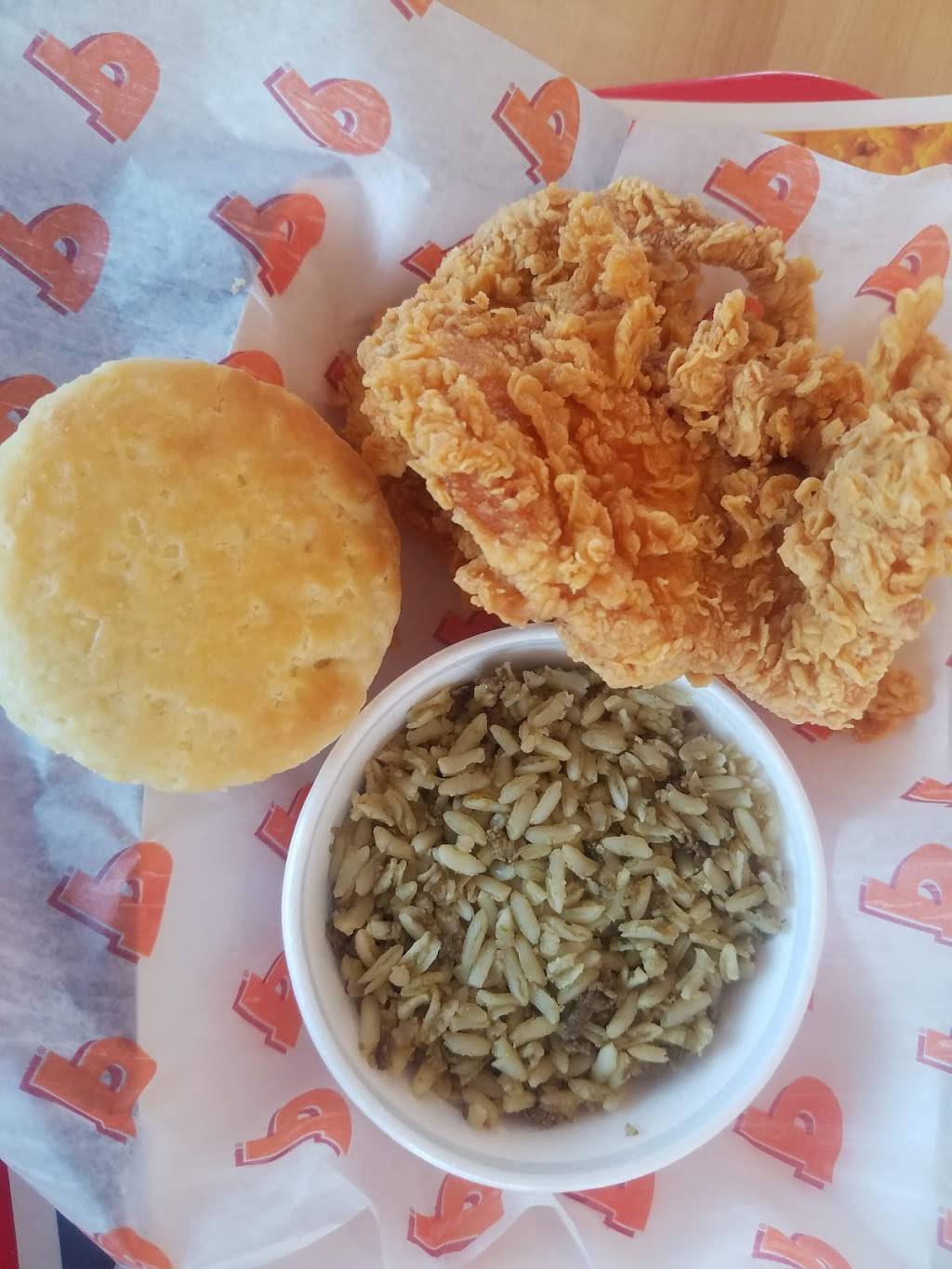 Popeyes Louisiana Kitchen | restaurant | 3825 W 1st St, Santa Ana, CA 92703, USA | 7142655511 OR +1 714-265-5511