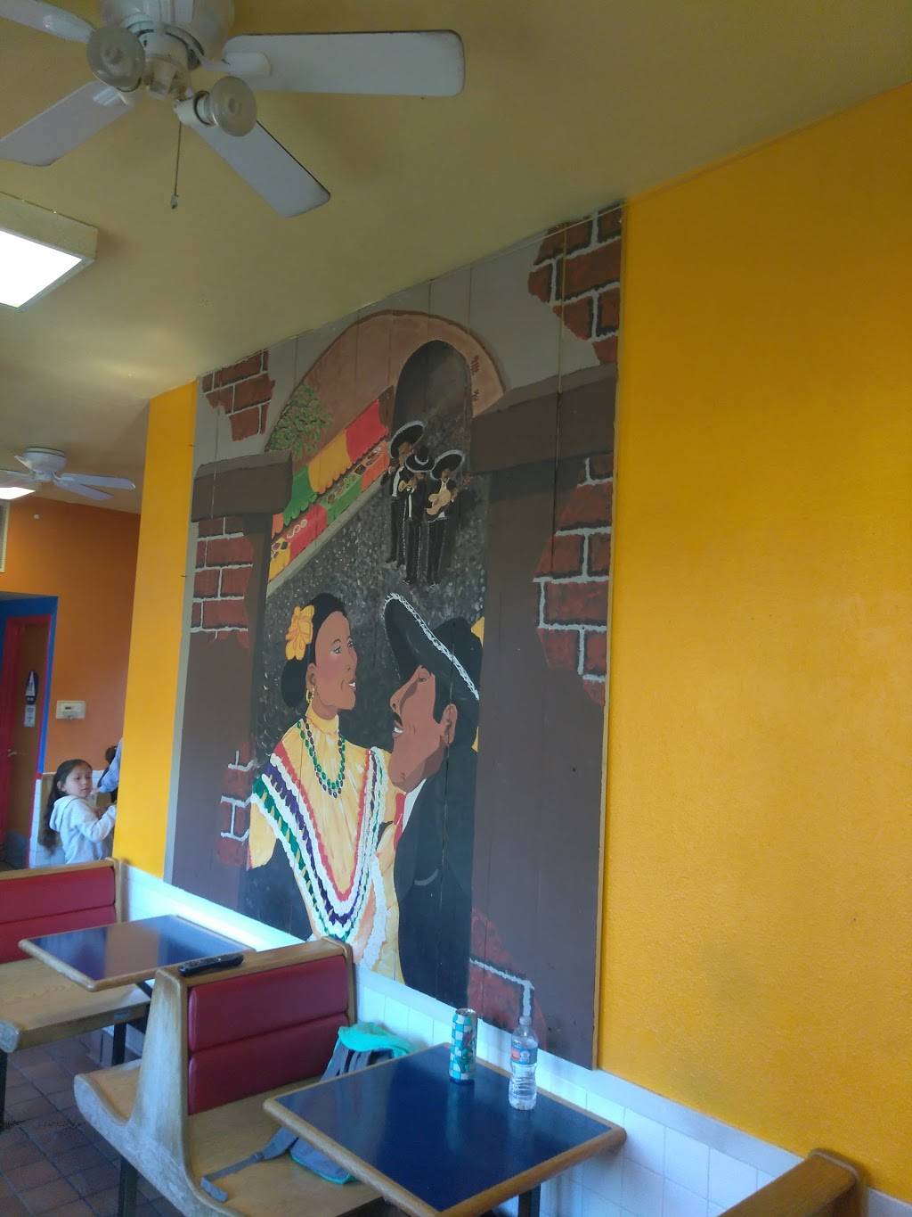 Albertos Mexican Food | restaurant | 24 W Yokuts Ave, Stockton, CA 95207, USA | 2099515858 OR +1 209-951-5858