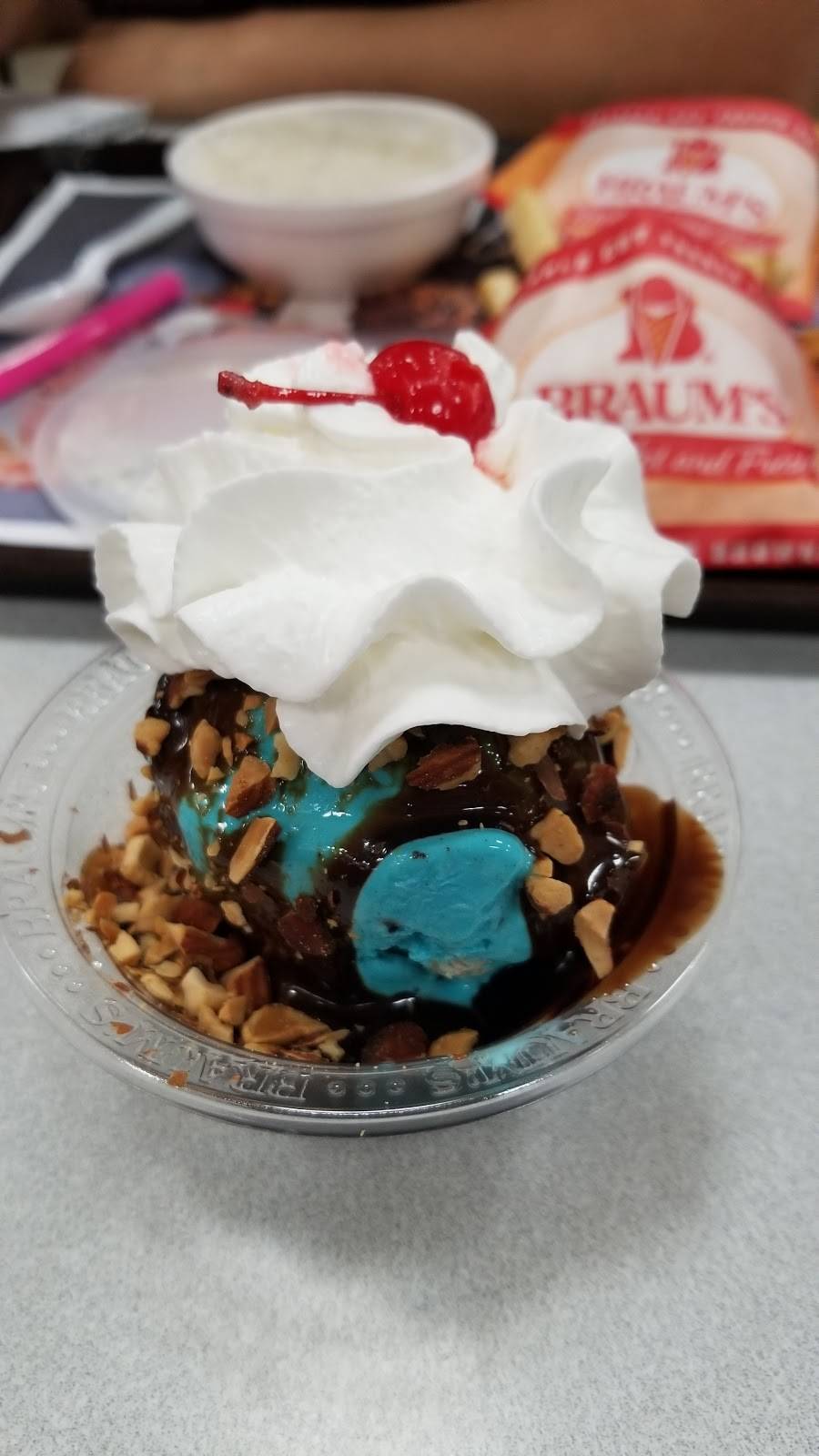 Braums Ice Cream & Burger Restaurant | restaurant | 2802 Lavon Dr, Garland, TX 75040, USA | 9724952221 OR +1 972-495-2221