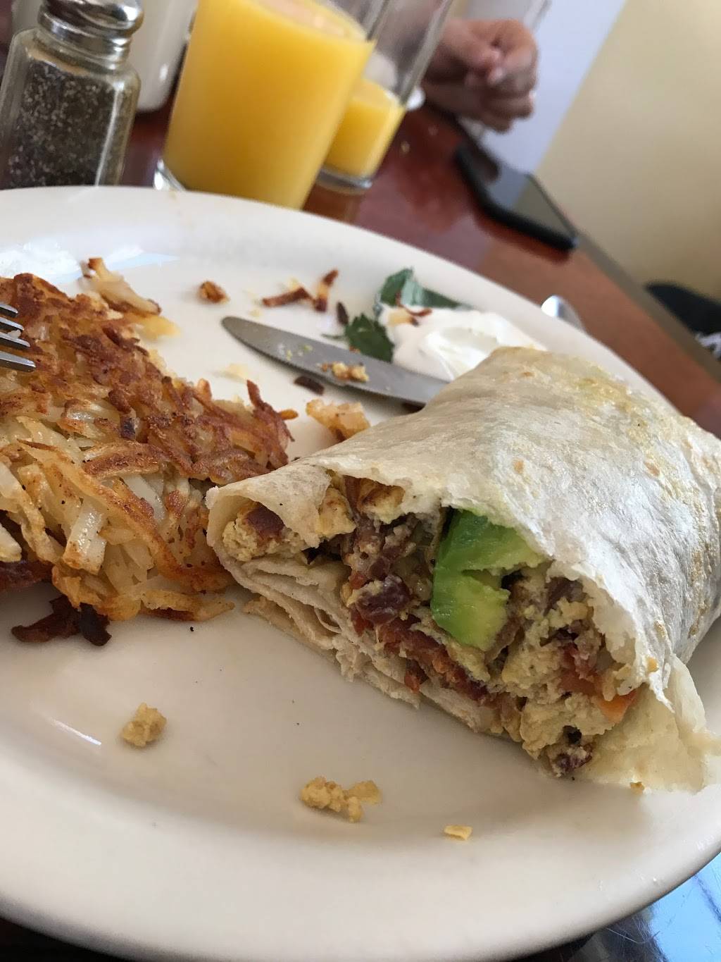 Avenue Cafe | restaurant | 427 Capitola Ave, Capitola, CA 95010, USA | 8315157559 OR +1 831-515-7559