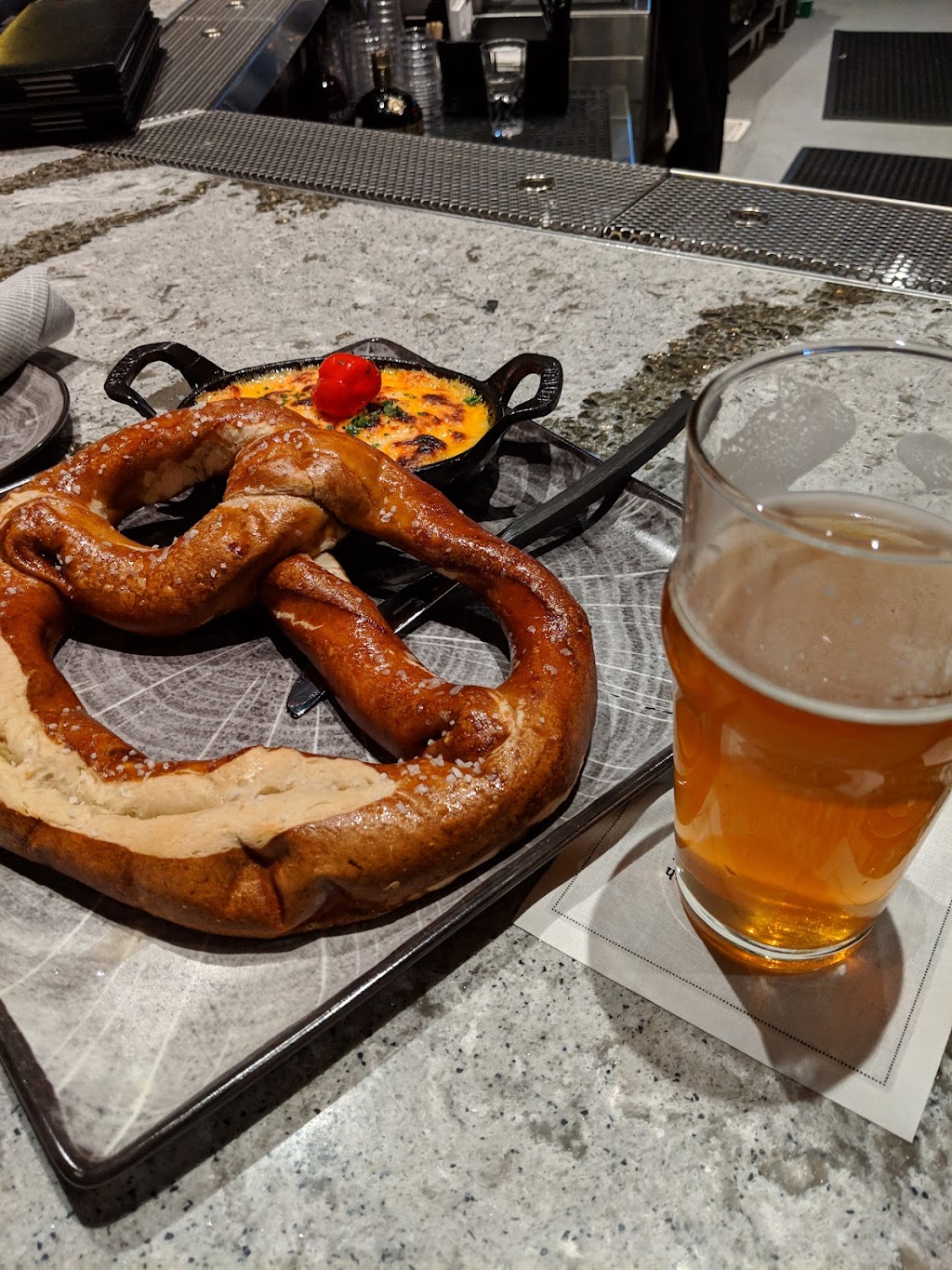 Riverbank Taphouse | night club | 100 N Hayford Rd #112, Airway Heights, WA 99001, USA | 5094812418 OR +1 509-481-2418