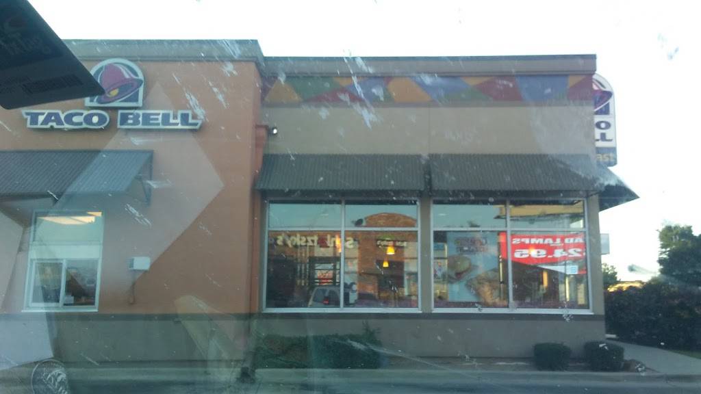 Taco Bell | meal takeaway | 8249 N Stemmons Fwy, Dallas, TX 75247, USA | 2149510950 OR +1 214-951-0950