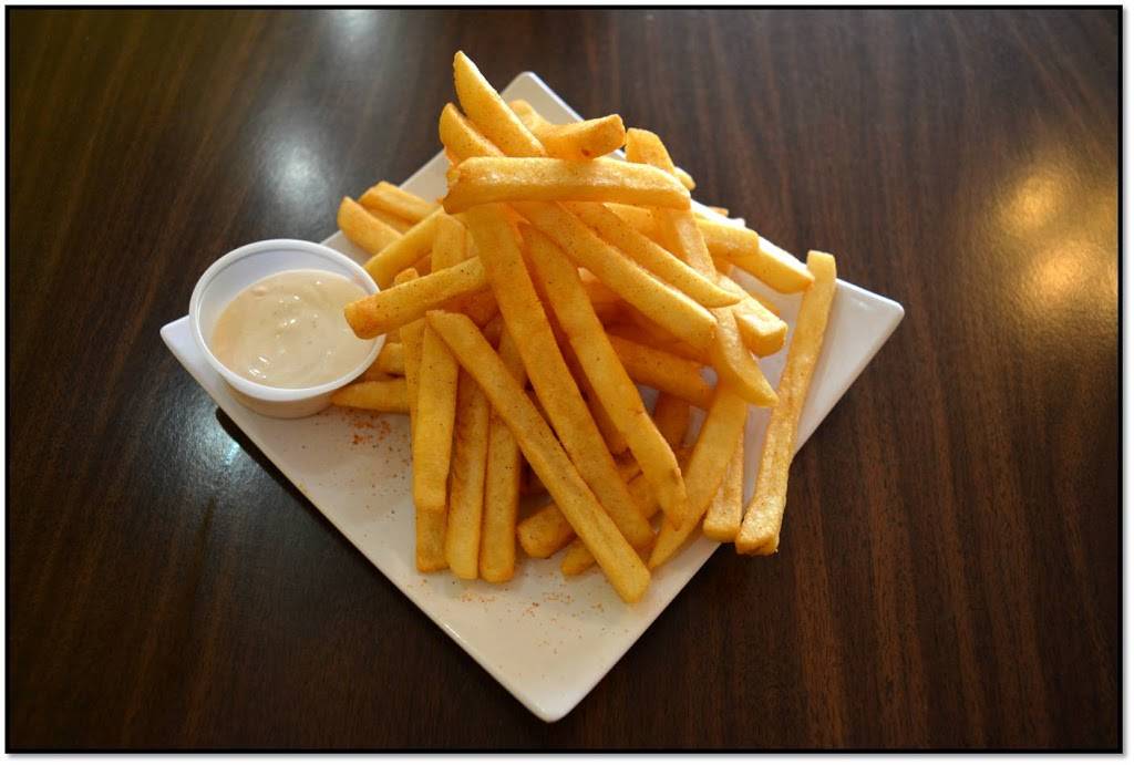 Mr Lus Seafood & Burgers | restaurant | 4752 The Ave, Seattle, WA 98105, USA | 2065250365 OR +1 206-525-0365